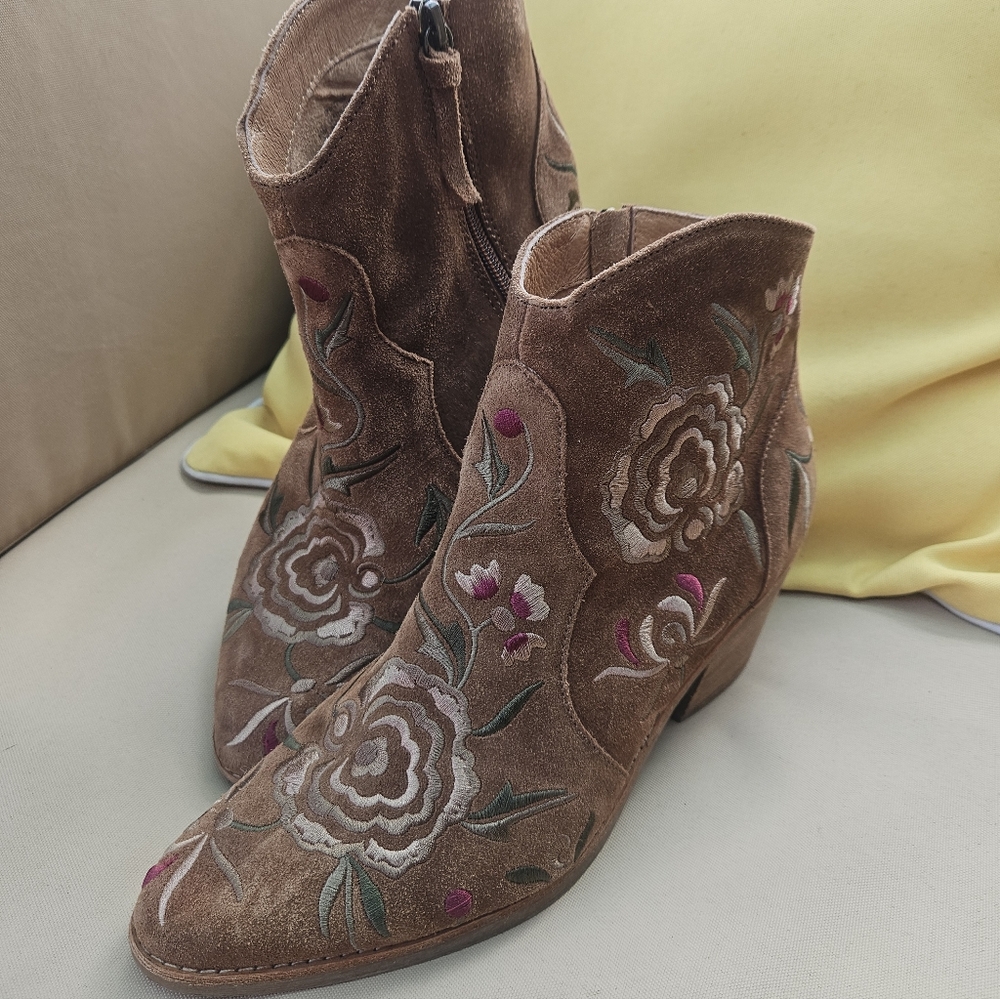 Embroidered Brown Ankle Boots NEW